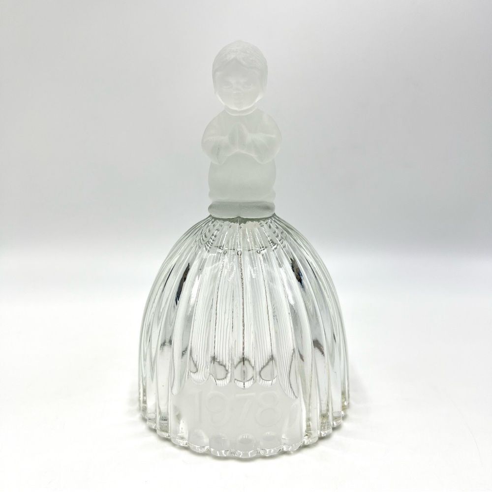 Vintage Goebel Crystal Bell With‎ Frosted Girl Child Praying On Top 1978